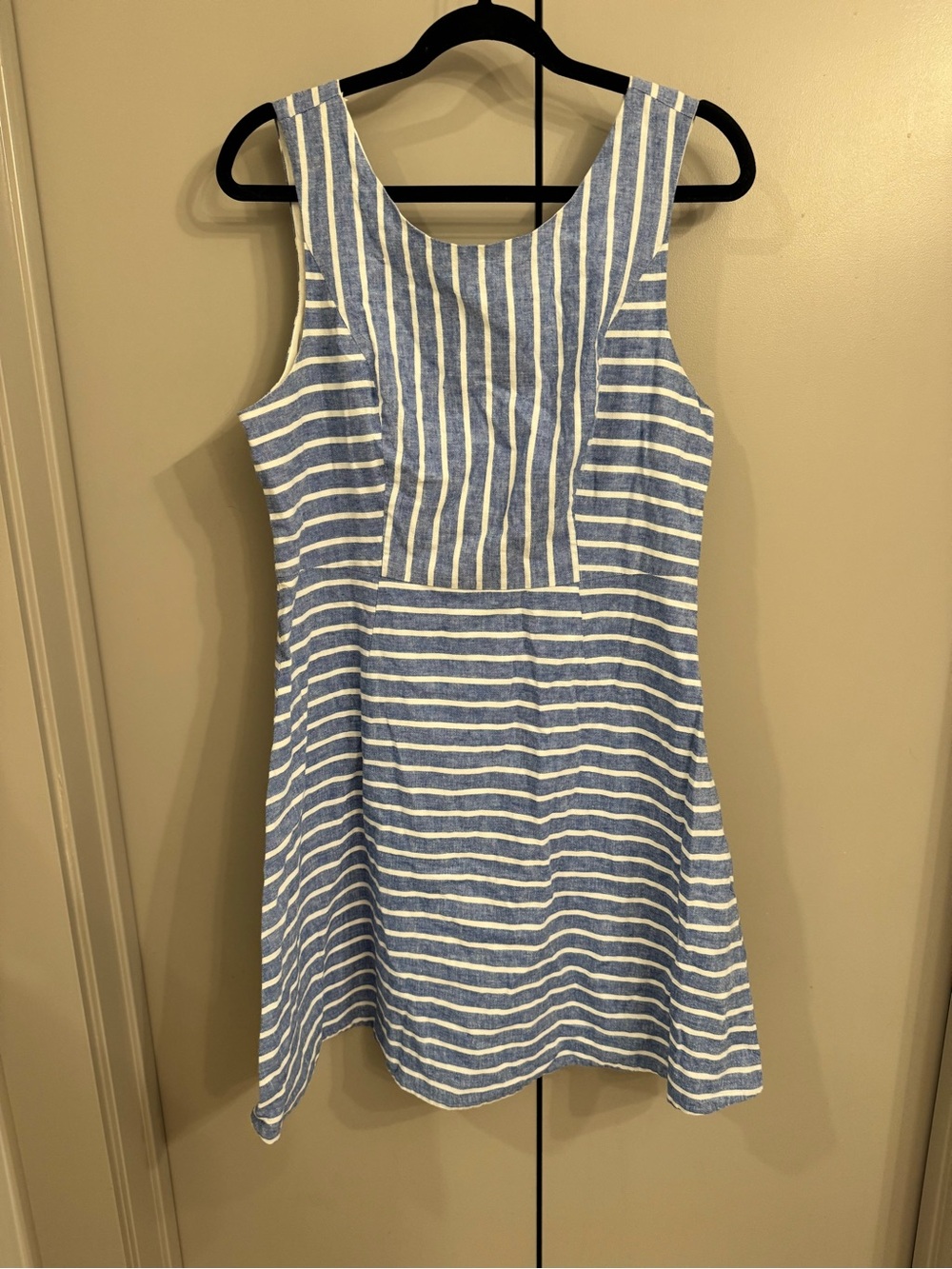 Vineyard Vines- Women’s Blue and White Striped Dress